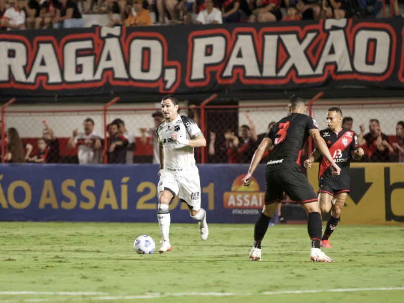 Imagem de Ceará bate Corinthians e entra na briga por vaga na Libertadores