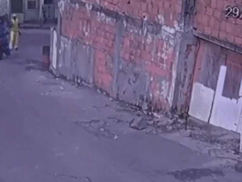 Imagem de Vestido de gari, homem mata outro no bairro de Pirajá