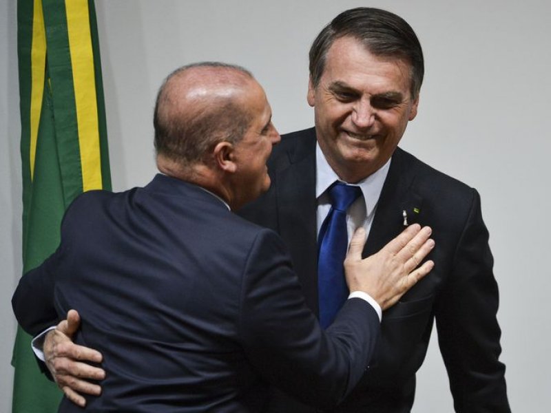 Imagem de Quatro ministros de Bolsonaro também se filiam ao PL nesta terça-feira (30)