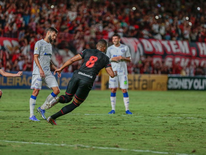 Imagem de Atlético-GO derrota Bahia e se afasta do Z4 do Brasileiro