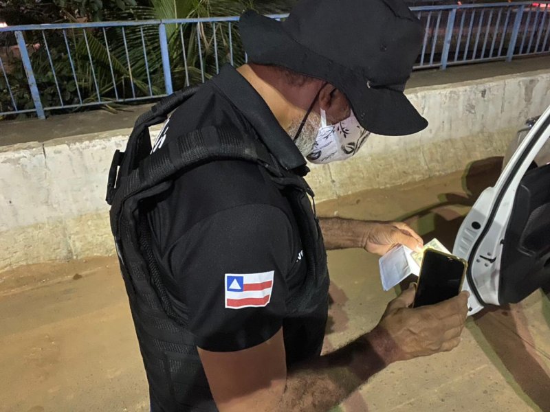 Imagem de Suspeito de tentar subornar policiais é preso em flagrante em Seabra