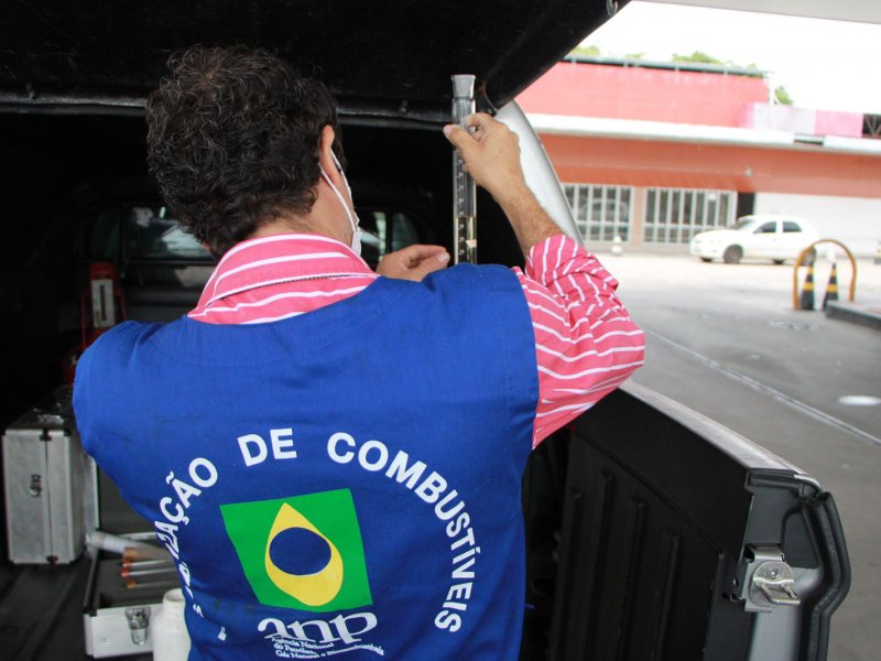 Imagem de Operação que fiscaliza fraudes em postos de combustíveis de Salvador e Feira de Santana inicia nesta terça