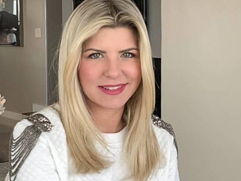 Imagem de Susto! Teto de casa de Iris Stefanelli cai em dia de reforma