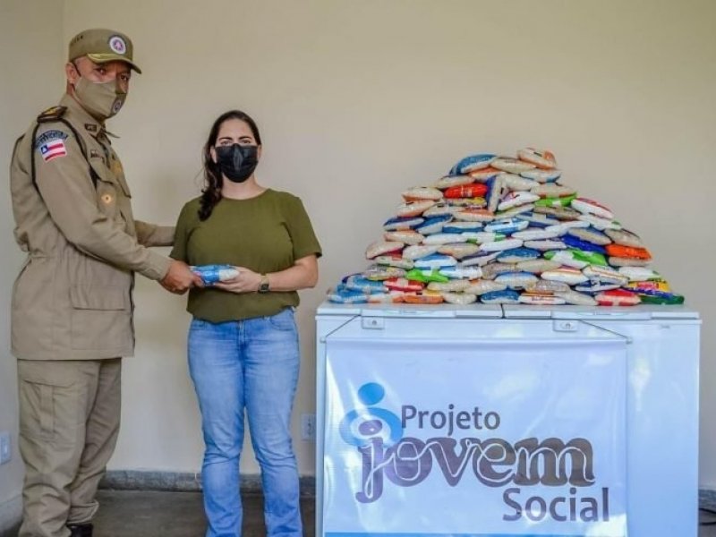 Imagem de Polícia Militar doa 400kg de alimentos para instituições em Itabuna