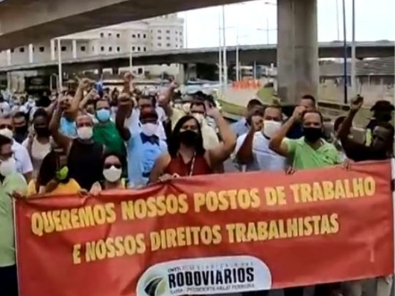 Imagem de Rodoviários protestam por pagamento de verbas de indenização