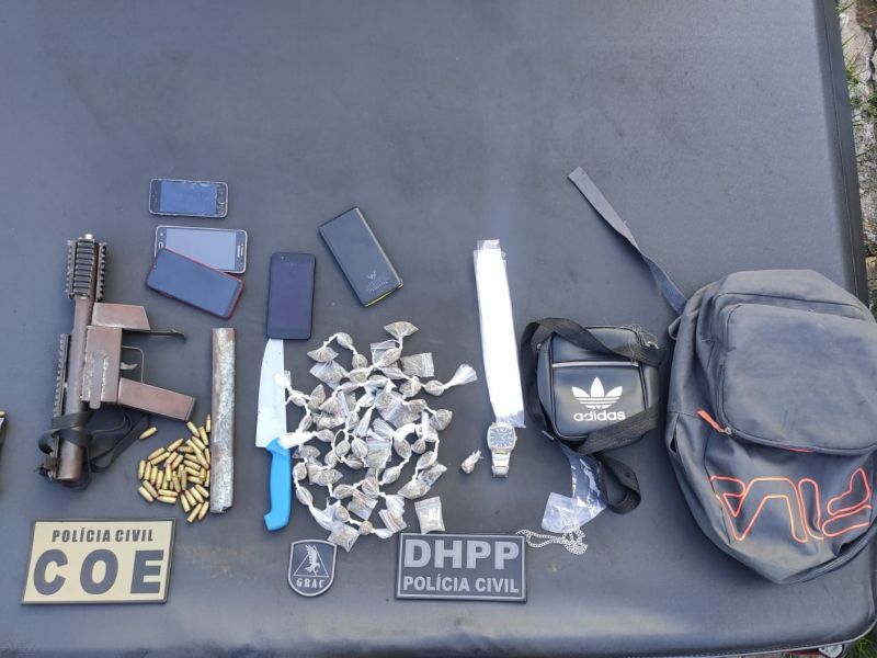 Imagem de Policiais localizam local de armazenamento de armas e drogas em Mata de São João