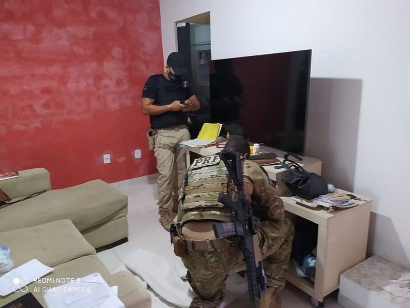 Imagem de PRF prende três fiscais ambientais e dois  ex-secretários de Porto Seguro após denúncias de corrupção