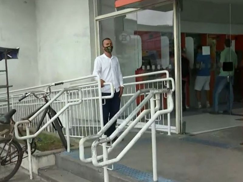 Imagem de Agência bancária é invadida e tem tv furtada na Cidade Baixa