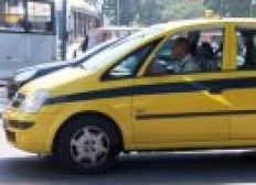 Imagem de Cabeça no ombro faz taxista expulsar casal gay do carro 
