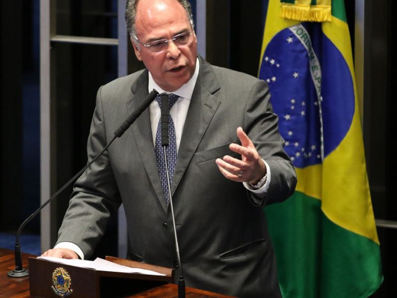 Imagem de Fernando Bezerra deixa liderança do governo no Senado
