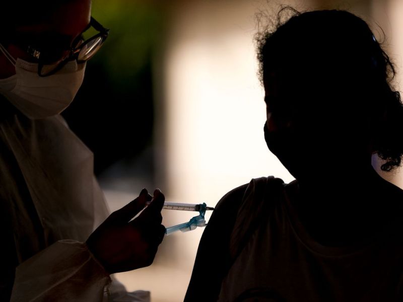 Imagem de Brasil doará 500 mil doses de vacina contra covid-19 ao Paraguai