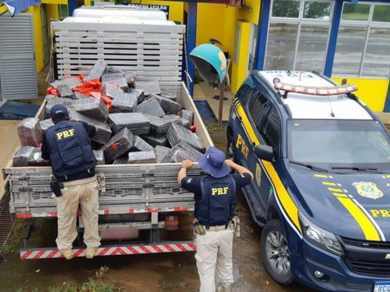 Imagem de PRF apreende mais de 2 toneladas de maconha e recupera veículo roubado em Feira de Santana
