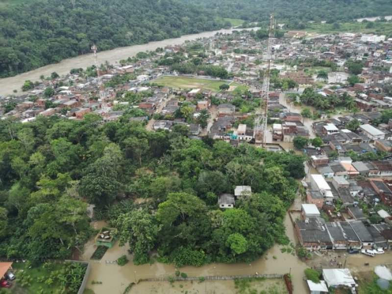 Imagem de Bombeiros fazem alerta às prefeituras para retirada de moradores de áreas ribeirinhas em cidades baianas