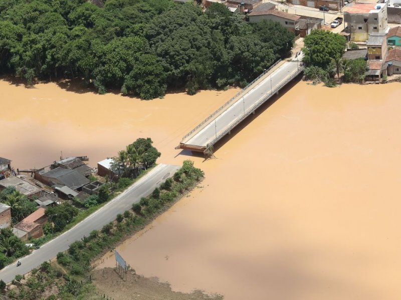 Imagem de Sistemas de águas dos afetados pelas chuvas na Bahia são religados