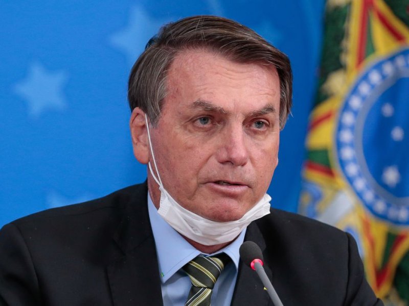 Imagem de Bolsonaro tira sonda mas ainda não tem previsão de alta