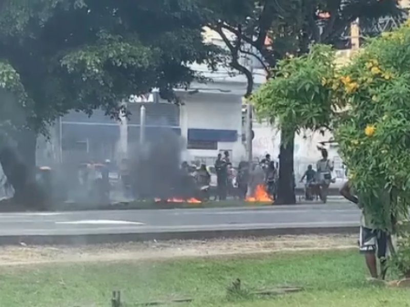 Imagem de Grupo protesta na Av. Vasco da Gama e deixa trânsito lento