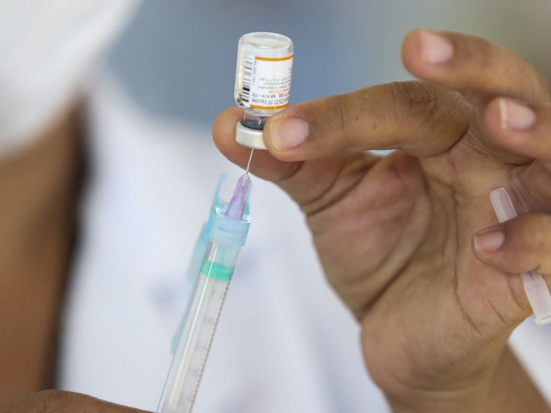 Imagem de Em um ano de vacinação, quase 70% dos brasileiros já tomaram 2 doses