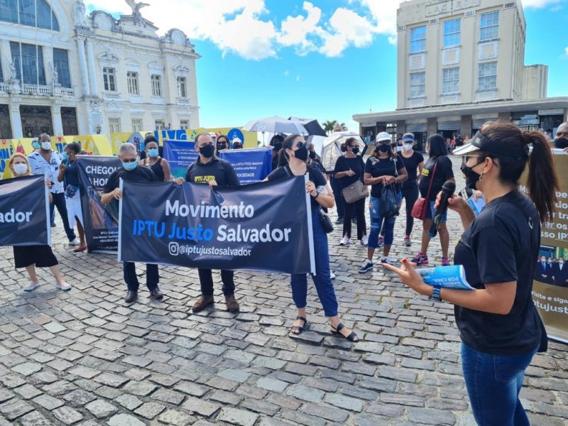Imagem de Moradores de condomínios da capital baiana fazem protesto contra distorções do IPTU
