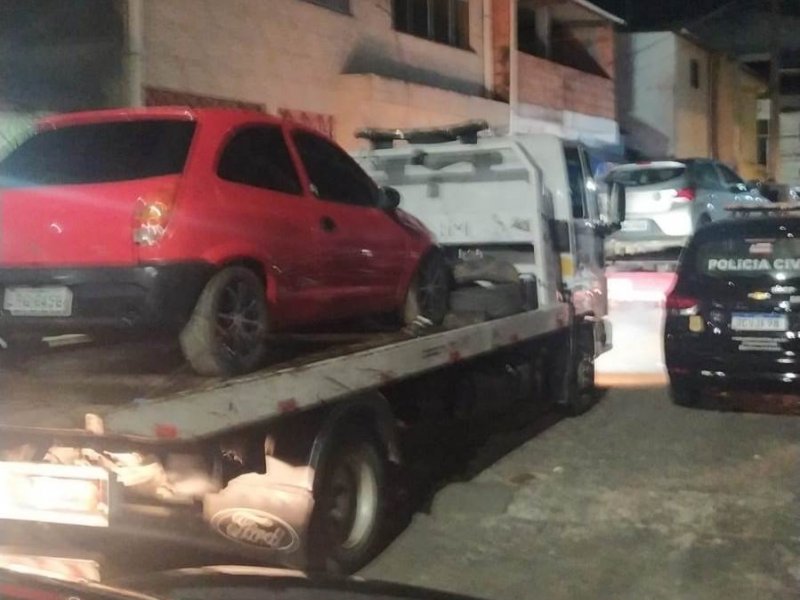 Imagem de Polícia recupera carros roubados dentro de garagem em Águas Claras