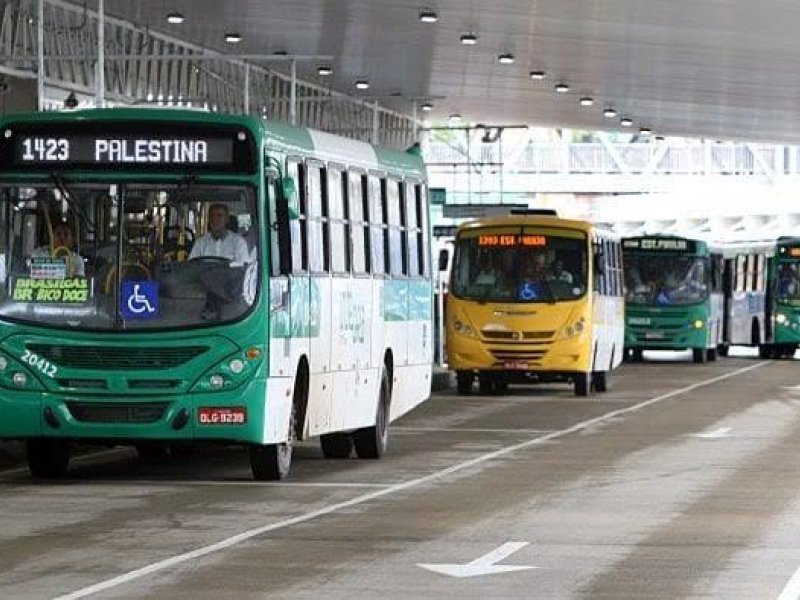 Imagem de Rodoviários realizam paralisação e serviços são temporariamente suspensos nesta quinta