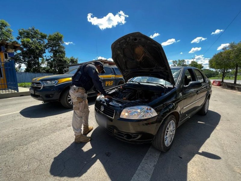 Imagem de  Dois carros roubados são recuperados pela PRF em cinco horas em Barreiras