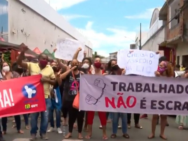 Imagem de Trabalhadores de empresa de call center protestam no bairro da Boa Viagem