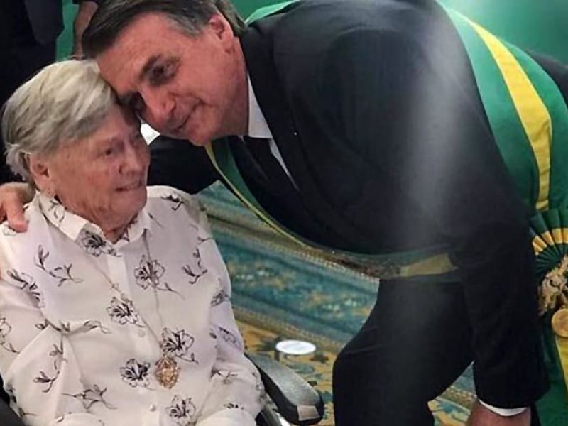 Imagem de Presidente Jair Bolsonaro chega a Eldorado para velório da mãe