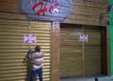 Imagem de Sucom interdita casa de striptease no Largo da Dinha, no Rio Vermelho