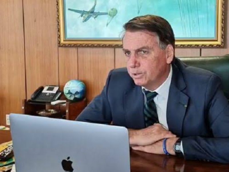 Imagem de Bolsonaro volta a negociar PEC para zerar impostos sobre combustíveis
