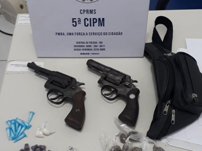Imagem de Duas armas e porções de drogas são encontradas em Vera Cruz
