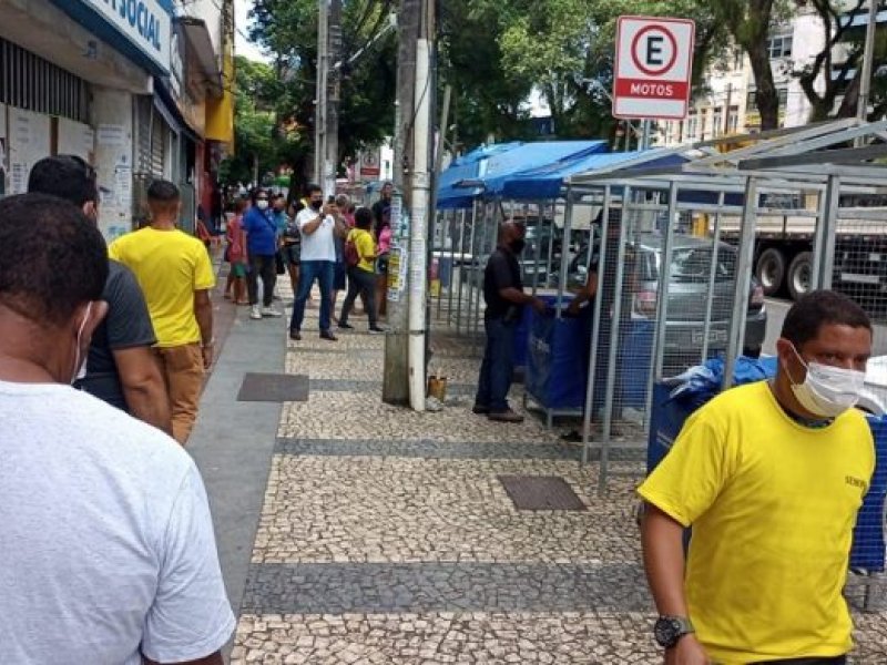 Imagem de Semop notifica 72 equipamentos em ação de ordenamento na Avenida Sete