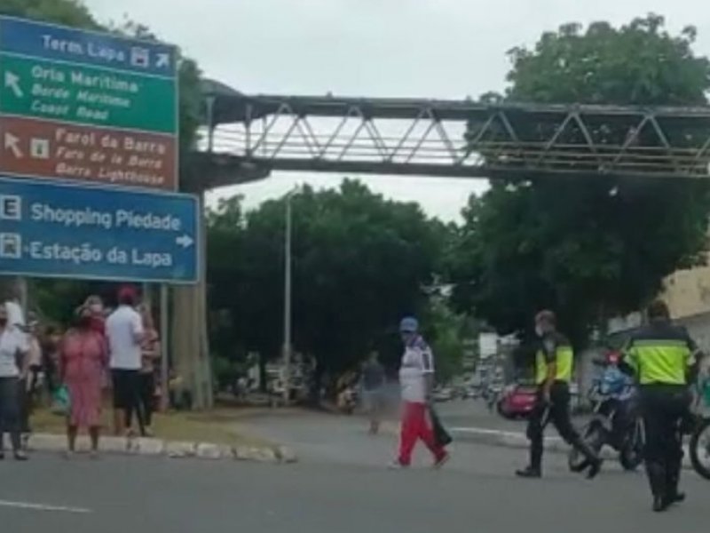 Imagem de Manifestação de rodoviários bloqueia entrada na Estação da Lapa; veja vídeo