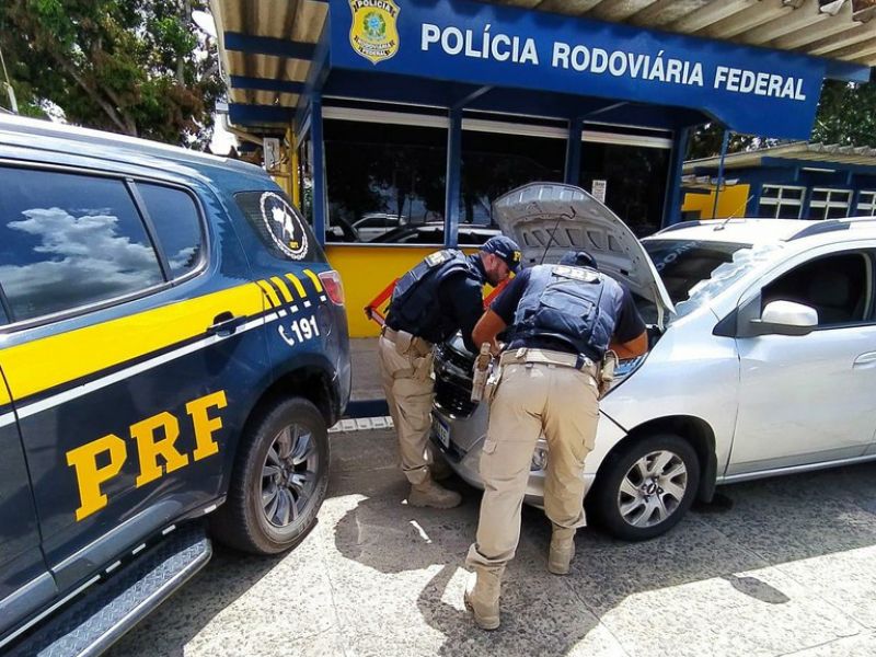 Imagem de  PRF recupera veículo e flagra condutor com habilitação suspensa há mais de um ano em Eunápolis