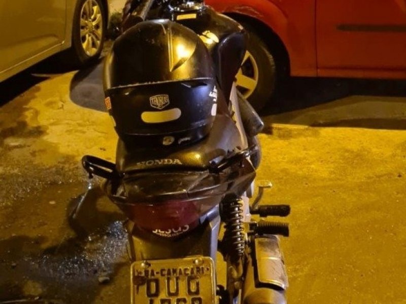 Imagem de Bandidos em moto assustam moradores de Lauro de Freitas