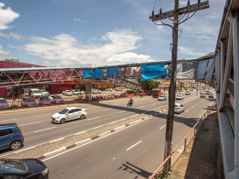 Imagem de   Obras em passarela causam interdição em trecho da Estrada do Coco nesta segunda (31)