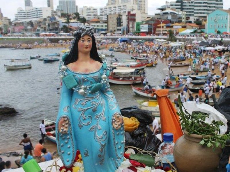 Imagem de Fiéis fazem festejos de Iemanjá, mas sem comemoração tradicional nesta quarta (2)