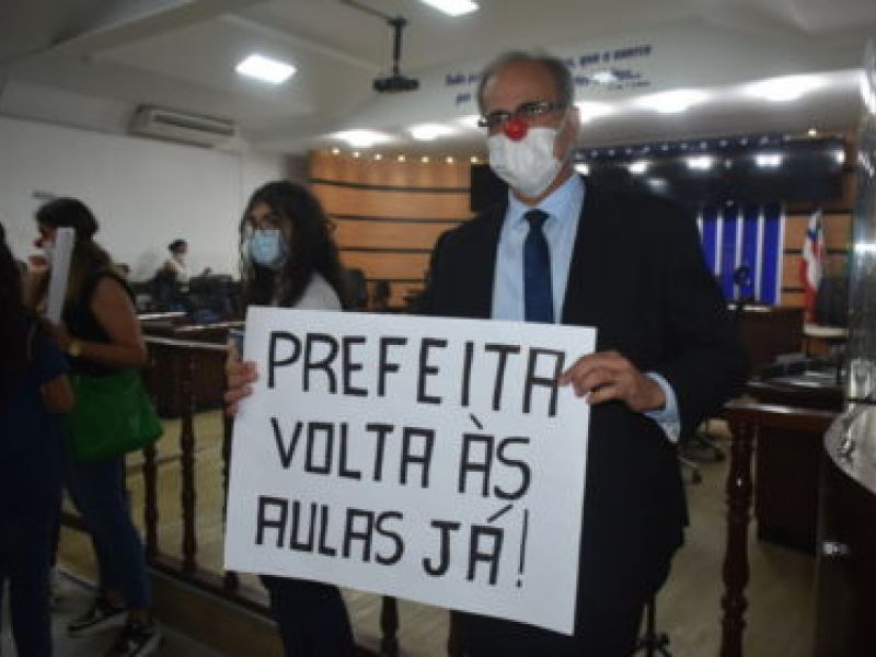 Imagem de Vereador de Vitória da Conquista protesta contra adiamento do retorno das aulas no município: "um retrocesso"