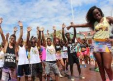 Imagem de Aulão de dança gratuito acontece na orla de Itapuã neste domingo