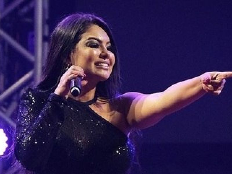 Imagem de Paulinha Abelha, da banda Calcinha Preta, é internada em UTI após passar mal