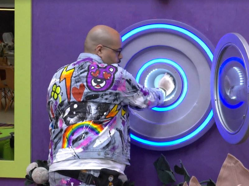 Imagem de BBB22: Tiago Abravanel aperta botão e desiste da disputa por R$ 1,5 milhão; veja vídeo