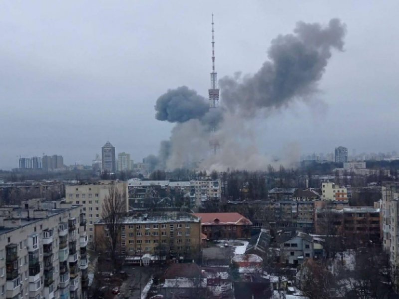 Imagem de Rússia anuncia ataques em Kiev e avisa a civis para deixaram a capital