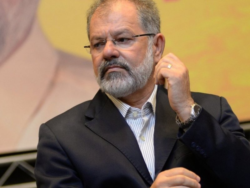 Imagem de Estou saindo pela porta da frente, diz Nilo após concretizar partida do PSB