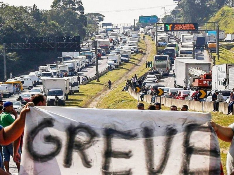 Imagem de Aumento do combustível estimulam caminhoneiros à paralização na BR-163