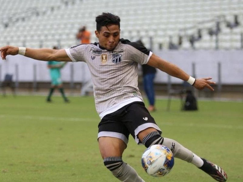 Imagem de Bahia negocia contratação do atacante Vitor Jacaré