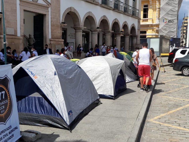 Imagem de Após 15 dias, guardas municipais continuam acampados em manifestação pedindo Plano de Carreira