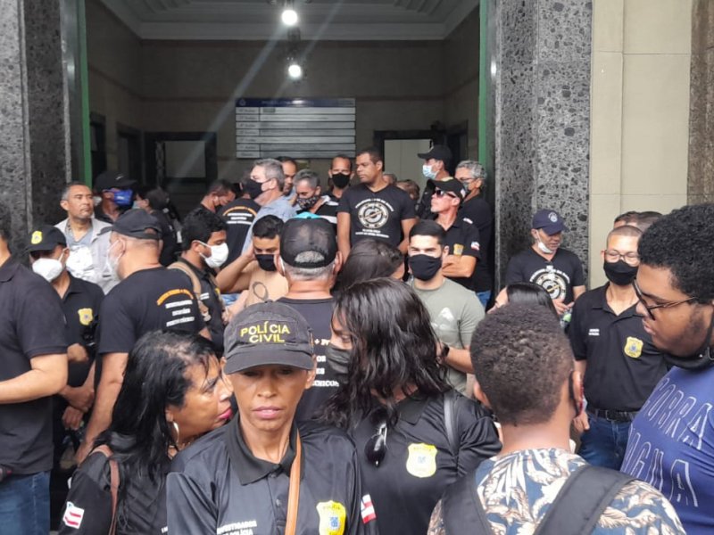 Imagem de Policiais Civis realizam assembleia para deliberar pela Greve Geral nesta terça (15)