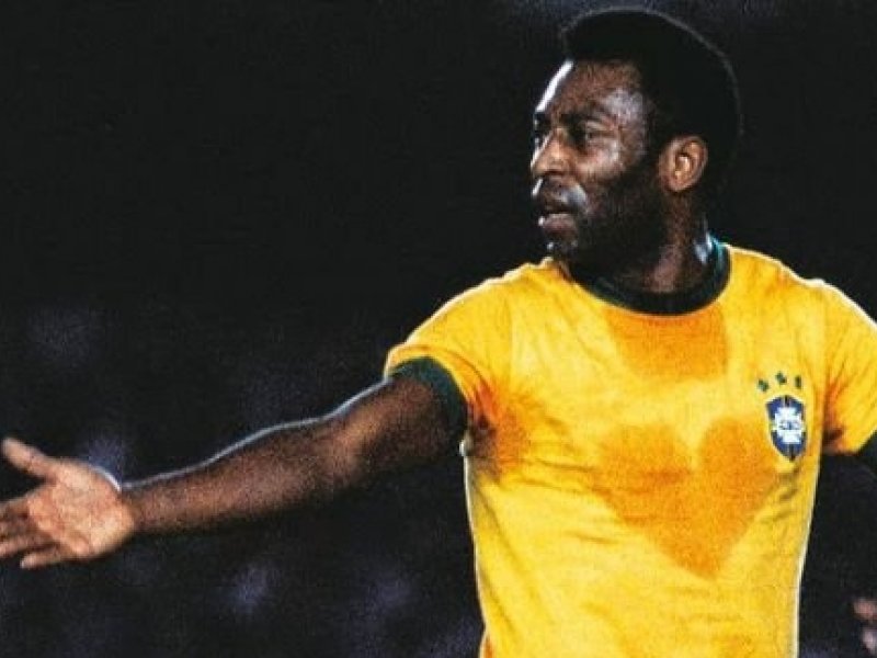 Imagem de Carragher revela desacreditar nos mil gols de Pelé: 'Um pouco de mito'