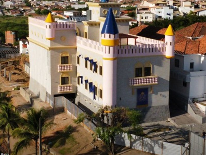 Imagem de Governo inaugura Hospital da Criança em Jequié com formato de castelo