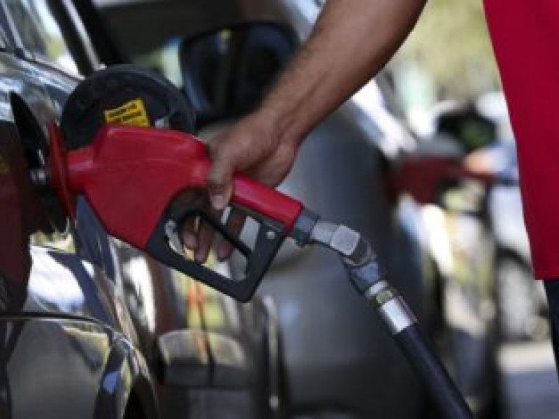 Imagem de Governadores prorrogam congelamento do ICMS sobre gasolina