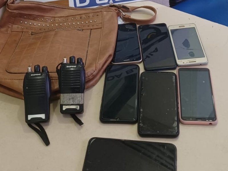 Imagem de Adolescente é apreendido com sete celulares roubados